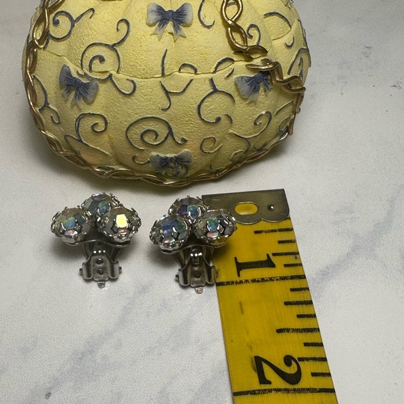 Golden Sparkle Crystal Bead Cluster Earrings Clip On - Picture 11 of 12